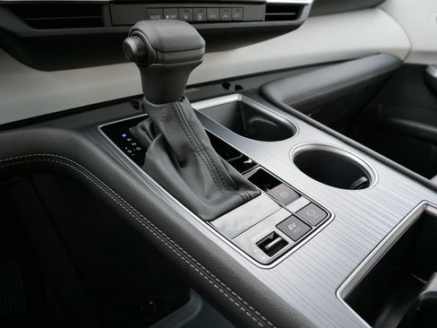 Used 2025 Toyota Sienna LE image 22