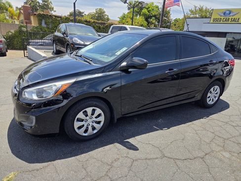 Used 2017 Hyundai Accent SE FWD image 3