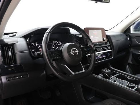 Used 2025 Nissan Pathfinder SV AWD/4WD image 14