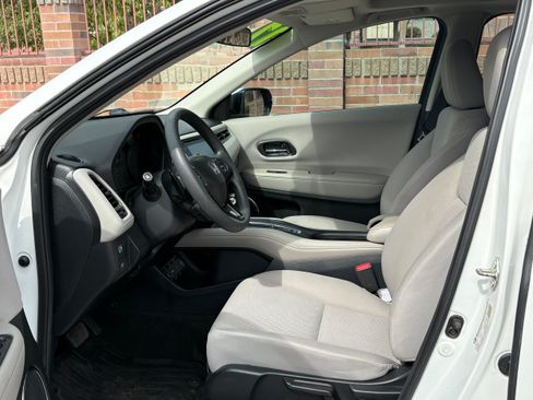 Used 2017 Honda HR-V EX image 6