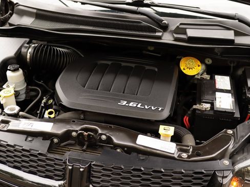 Used 2018 Dodge Grand Caravan SE image 28