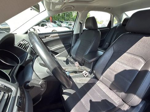 Used 2018 Volkswagen Passat 2.0T SE FWD image 22