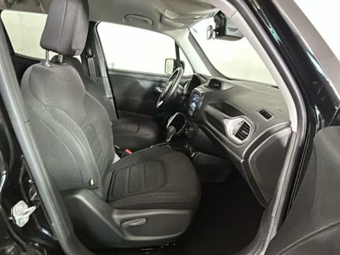 Used 2020 Jeep Renegade Latitude w/ Cold Weather Group AWD/4WD image 31