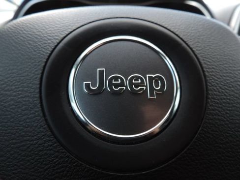 Used 2019 Jeep Cherokee Latitude Plus w/ Cold Weather Group FWD image 32