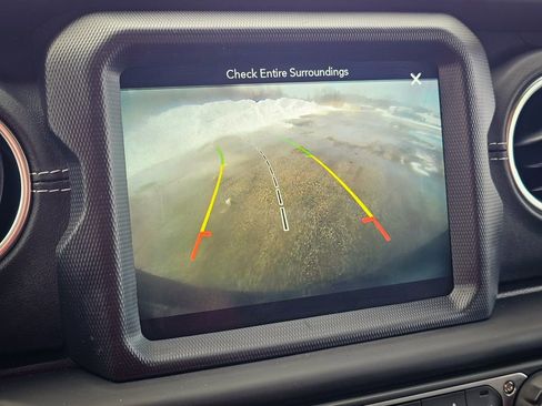 Used 2018 Jeep Wrangler Unlimited Sahara image 23