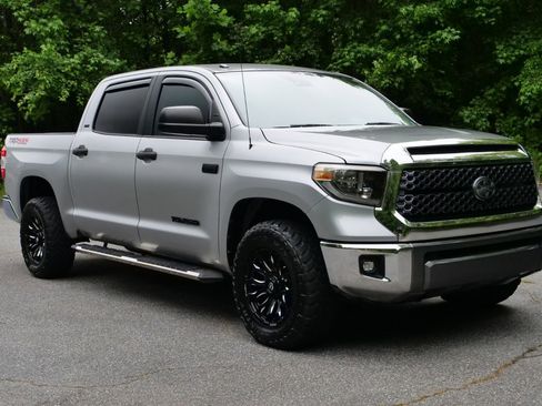 Used 2018 Toyota Tundra SR5 w/ TRD Off Road Package AWD/4WD image 4