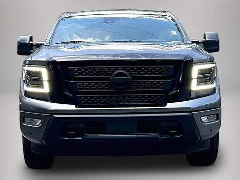 Used 2023 Nissan Titan SV w/ SV Convenience Package RWD image 3
