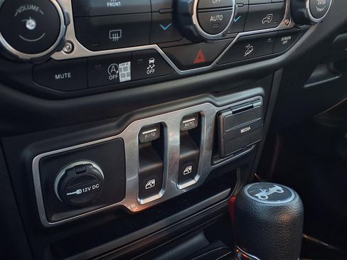 Used 2018 Jeep Wrangler Sport image 10