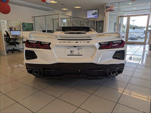 Used 2023 Chevrolet Corvette Stingray Premium Conv w/ Z51 Performance Package RWD image 8