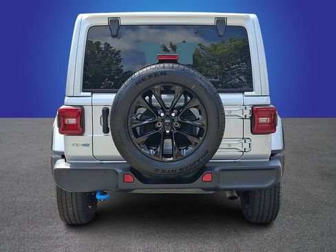 Used 2024 Jeep Wrangler Unlimited Sahara AWD/4WD image 5