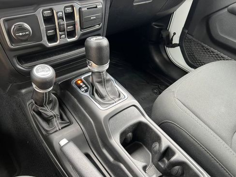 Used 2018 Jeep Wrangler Unlimited Sahara AWD/4WD image 24