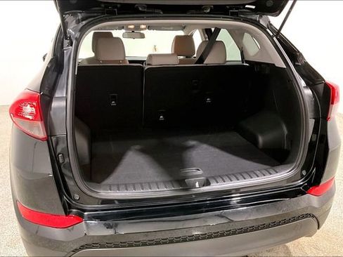 Used 2018 Hyundai Tucson SE image 40