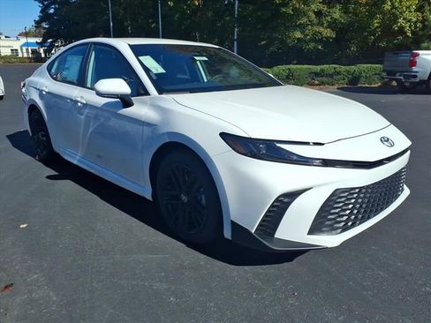 New 2026 Toyota Camry SE image 1