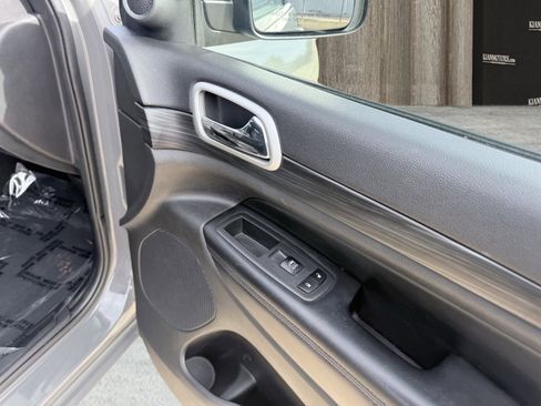 Used 2020 Jeep Grand Cherokee Altitude image 66