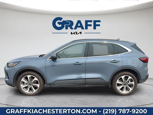 Used 2023 Ford Escape Platinum AWD/4WD image 3