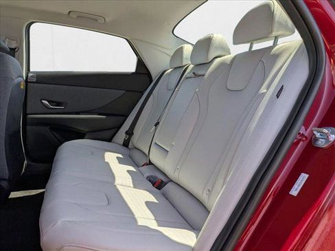 New 2025 Hyundai Elantra Limited image 16