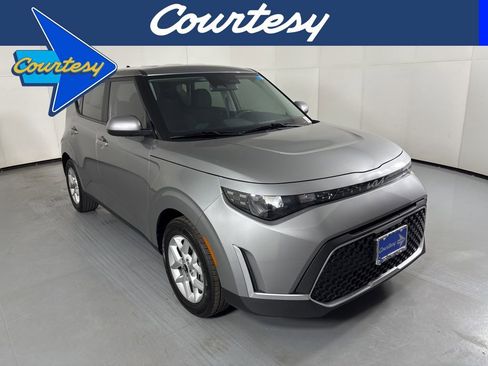 Used 2023 Kia Soul LX w/ Option Group 015 FWD image 1