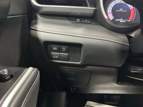 Used 2025 Toyota Highlander XSE AWD/4WD image 17