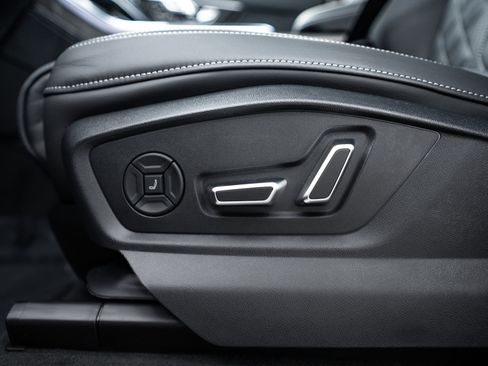 New 2026 Audi SQ7 Prestige image 14