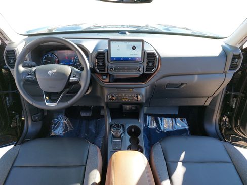 Used 2024 Ford Bronco Sport Outer Banks w/ Tech Package image 9