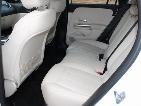 Used 2025 Mercedes-Benz GLA 250 4MATIC image 5