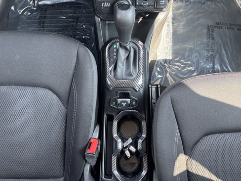 Used 2023 Jeep Renegade Latitude w/ Premium Group AWD/4WD image 12