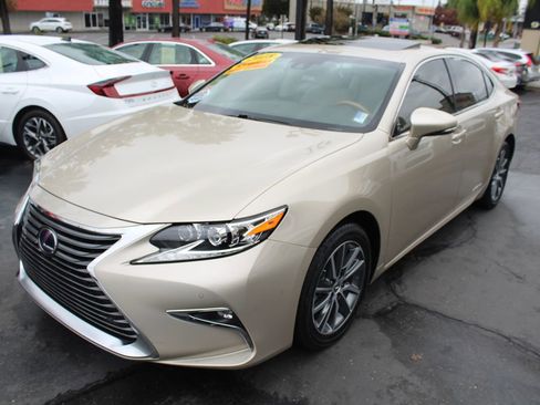 Used 2018 Lexus ES 300h image 4