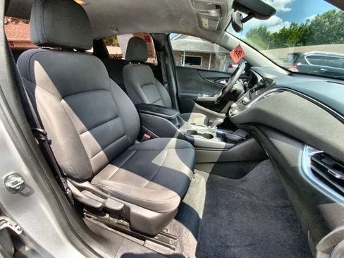 Used 2018 Chevrolet Malibu LT FWD image 25