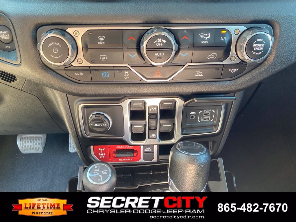 Used 2024 Jeep Wrangler Unlimited AWD/4WD image 17