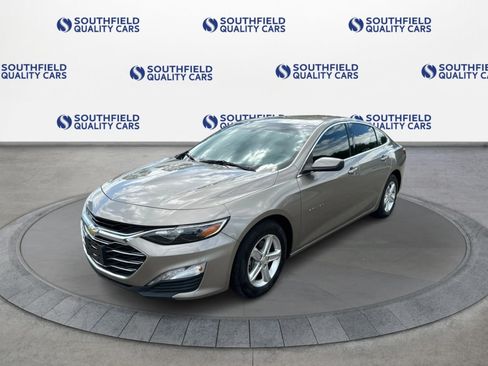 Used 2022 Chevrolet Malibu LT FWD image 2
