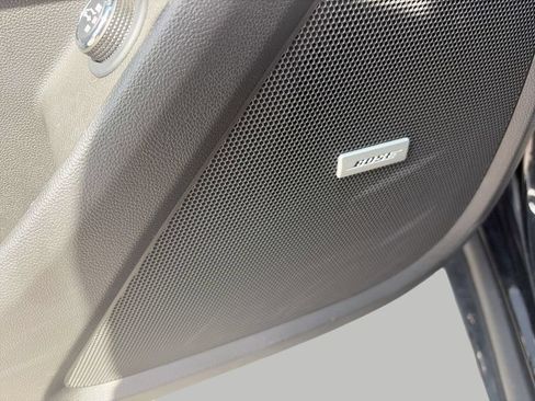 Used 2023 Chevrolet Traverse Premier FWD image 16