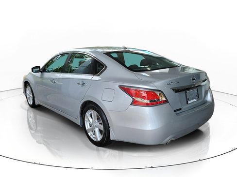 Used 2015 Nissan Altima 2.5 SL w/ Technology Package FWD image 3