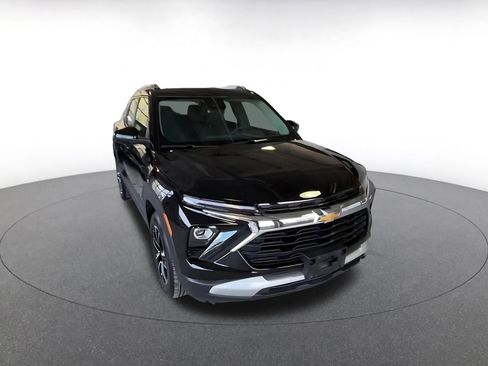 Used 2025 Chevrolet TrailBlazer LT image 3
