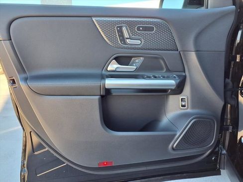 Used 2025 Mercedes-Benz GLA 250 4MATIC image 13