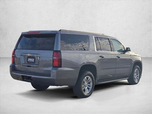 Used 2019 Chevrolet Suburban LT RWD image 5