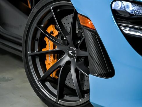 Used 2020 McLaren 720S Spider RWD image 4