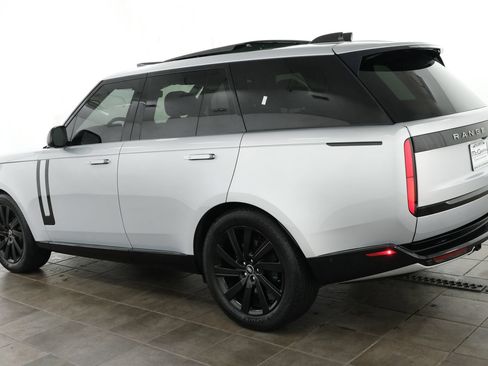 Used 2023 Land Rover Range Rover SE AWD/4WD image 3