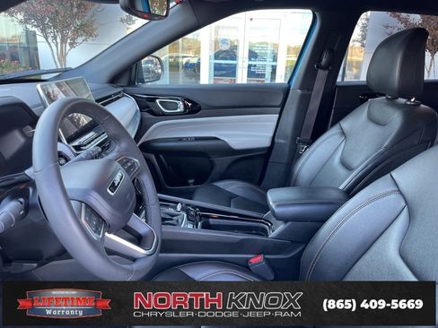 Used 2024 Jeep Compass Limited image 3