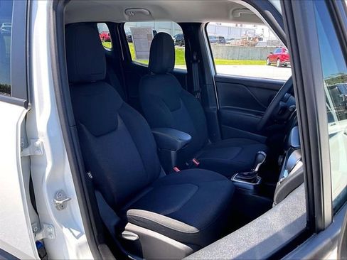 Used 2023 Jeep Renegade Latitude AWD/4WD image 11