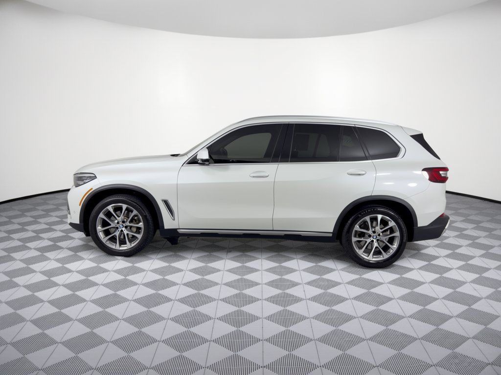 Used 2022 BMW X5 xDrive40i w/ Luxury Seating Package AWD/4WD image 2