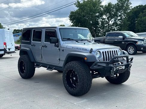 Used 2018 Jeep Wrangler Unlimited Rubicon w/ Connectivity Group AWD/4WD image 16