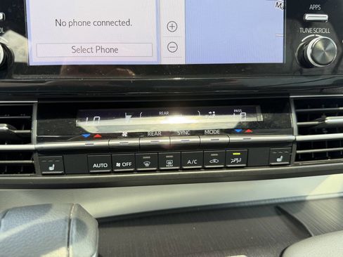 Used 2022 Toyota Sienna LE AWD/4WD image 23
