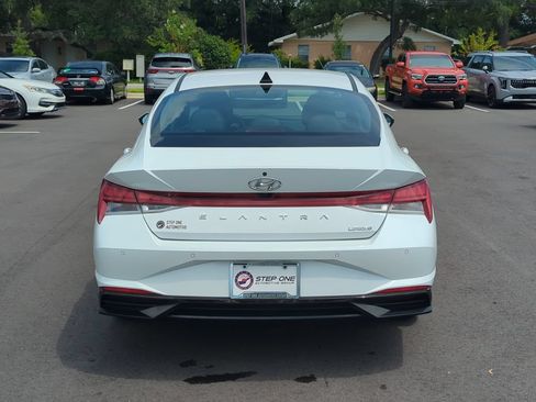 Used 2023 Hyundai Elantra Limited FWD image 6