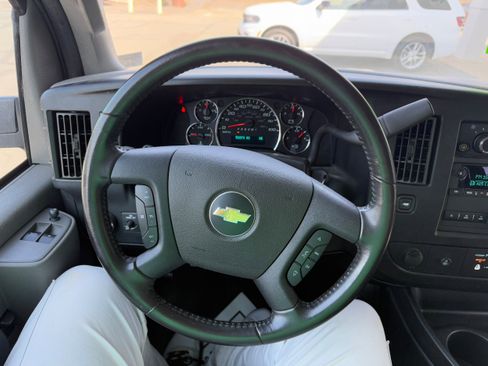 Used 2022 Chevrolet Express 3500 image 18