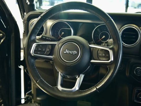 Used 2022 Jeep Wrangler Unlimited Sahara w/ Dual Top Group AWD/4WD image 18