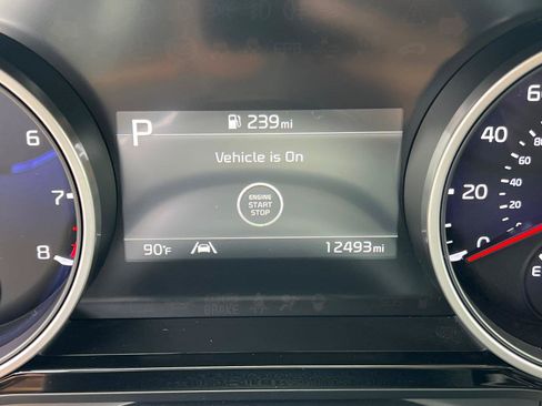 Used 2024 Kia Carnival EX FWD image 27