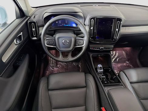 Used 2025 Volvo XC40 B5 Plus AWD/4WD image 23
