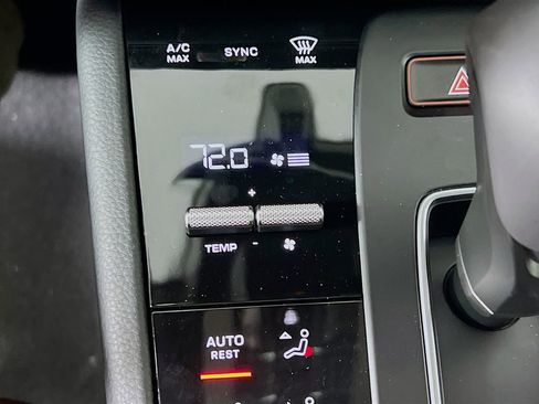 New 2026 Porsche Macan image 18