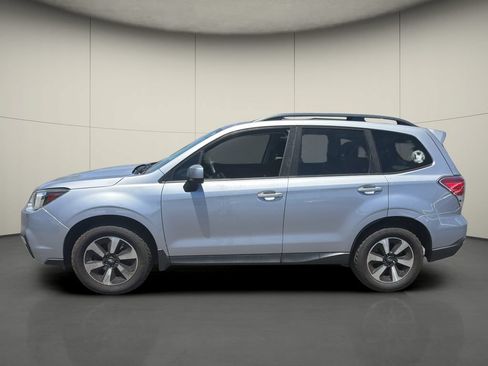 Used 2017 Subaru Forester 2.5i Premium AWD/4WD image 4