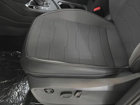 New 2026 Volkswagen Taos SE FWD image 17